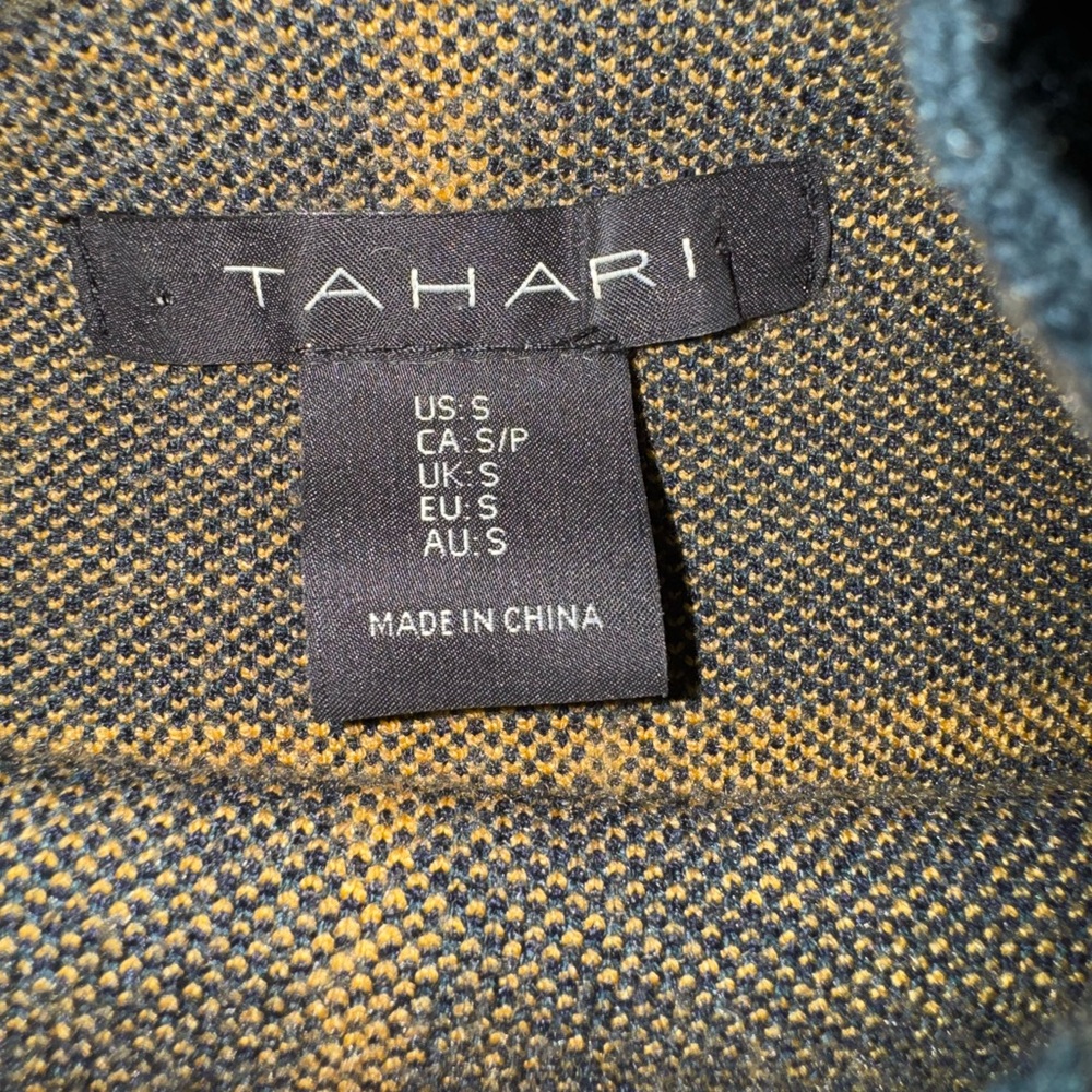 Tahari - Picture 2 of 3